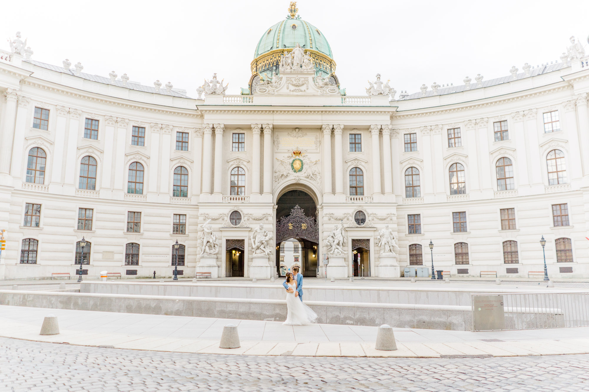 After Wedding in der Wiener Innenstadt Wien Spaziergang Paarfotos in Wien Pärchenfotos in der Wiener Innenstadt