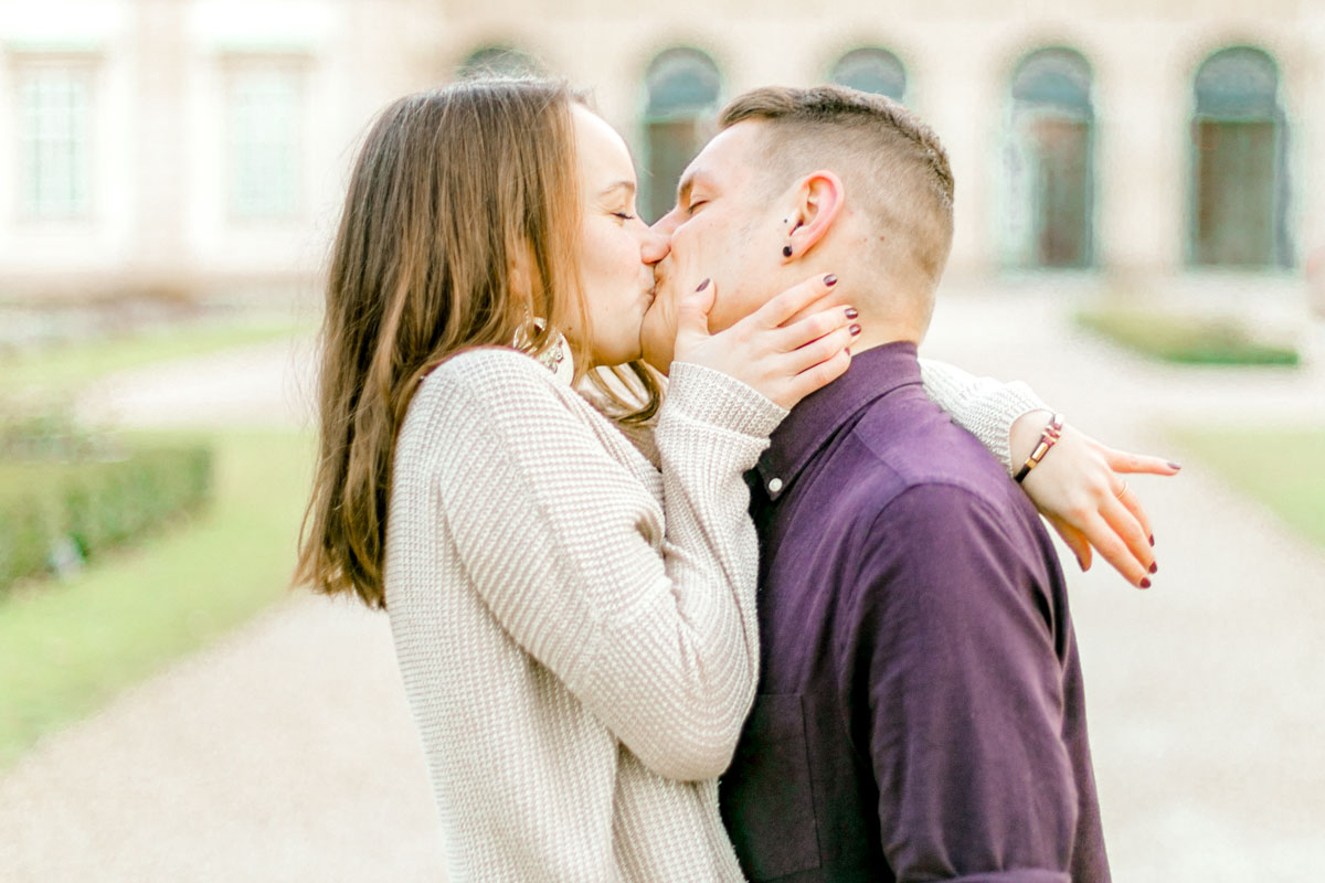 Hochzeitsfotograf Wien helle Hochzeitsfotos Paarfotos Mödling Wien Paarfotoshooting Palais Liechtenstein Wien Verlobungsfotos Tipps Posing 