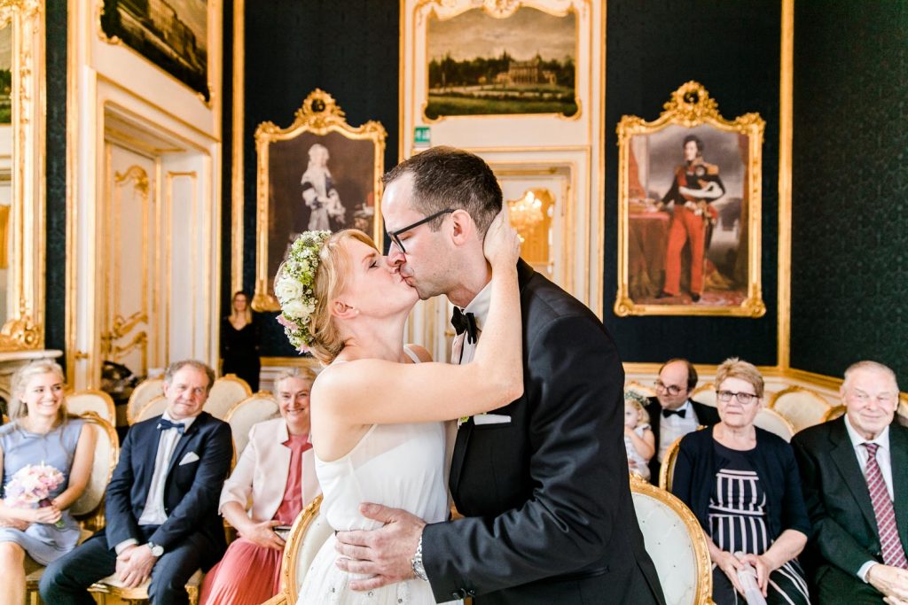 Mödling Hochzeitsfotograf Wien heiraten Palais Coburg Hochzeit Fiaker fahren