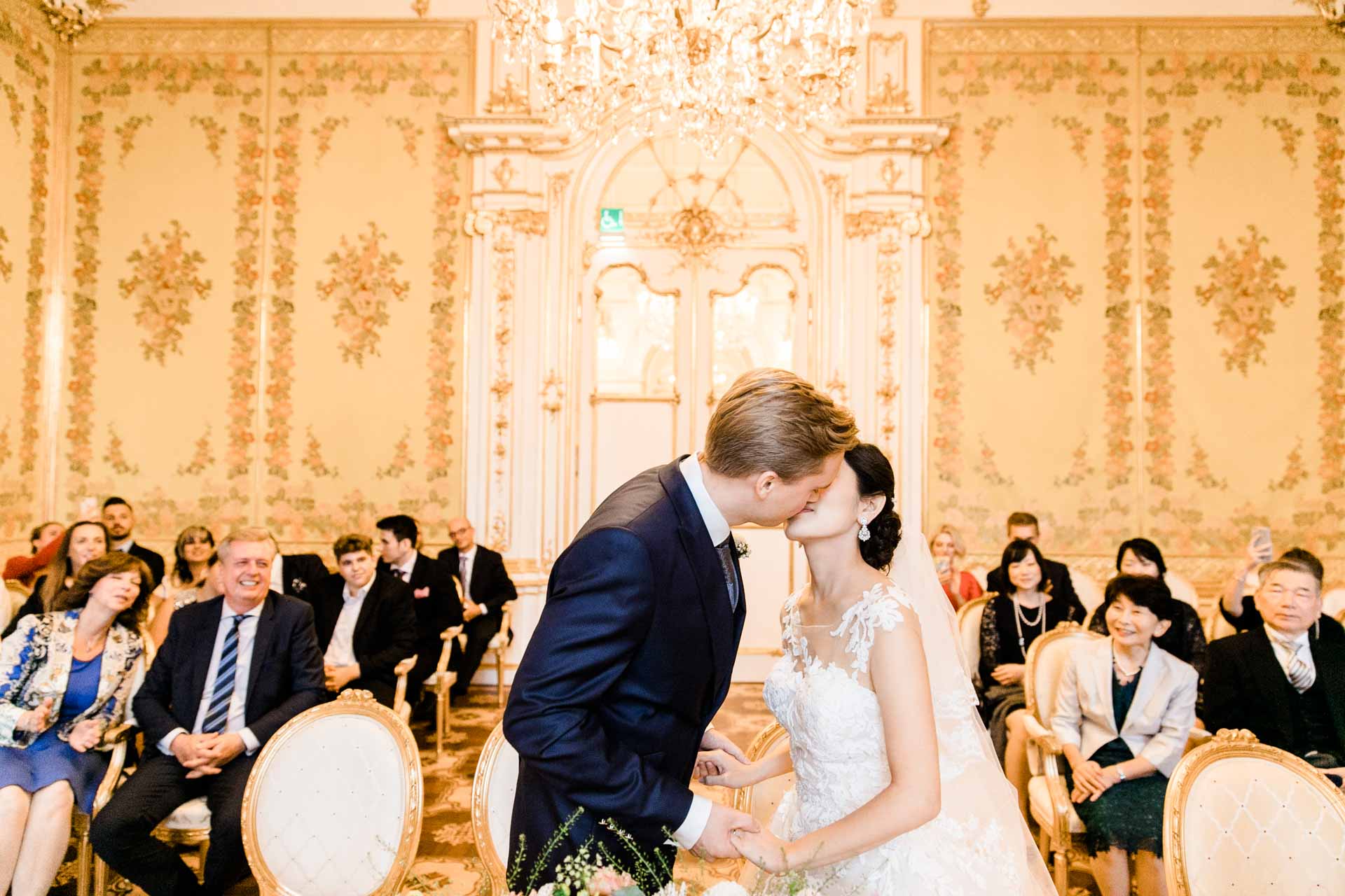 Heiraten Palais Coburg Hochzeit Hochzeitsfotos japanisch - österreichische Hochzeit gelber Saal