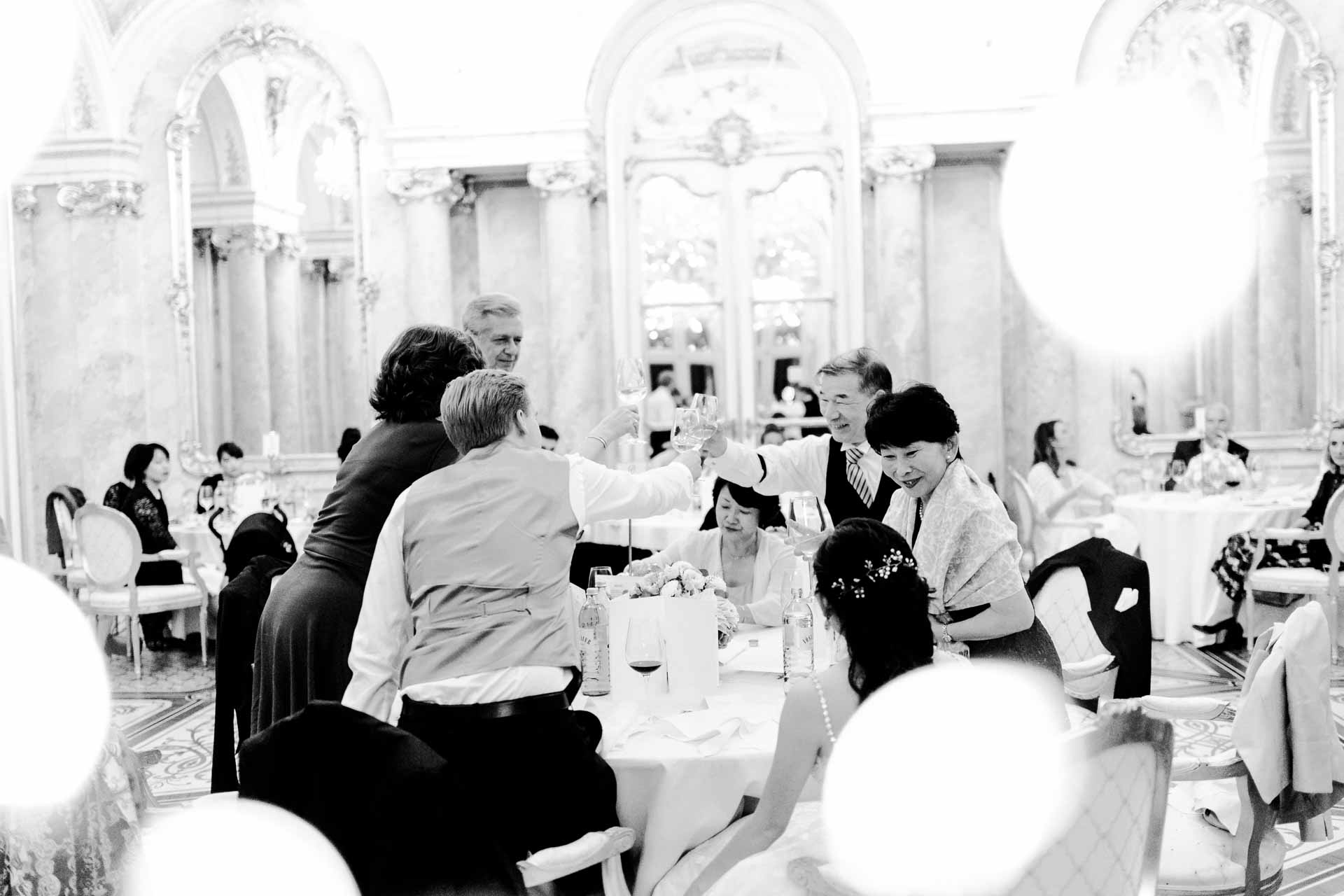 Heiraten Palais Coburg Hochzeit Hochzeitsfotos japanisch - österreichische Hochzeit gelber Saal