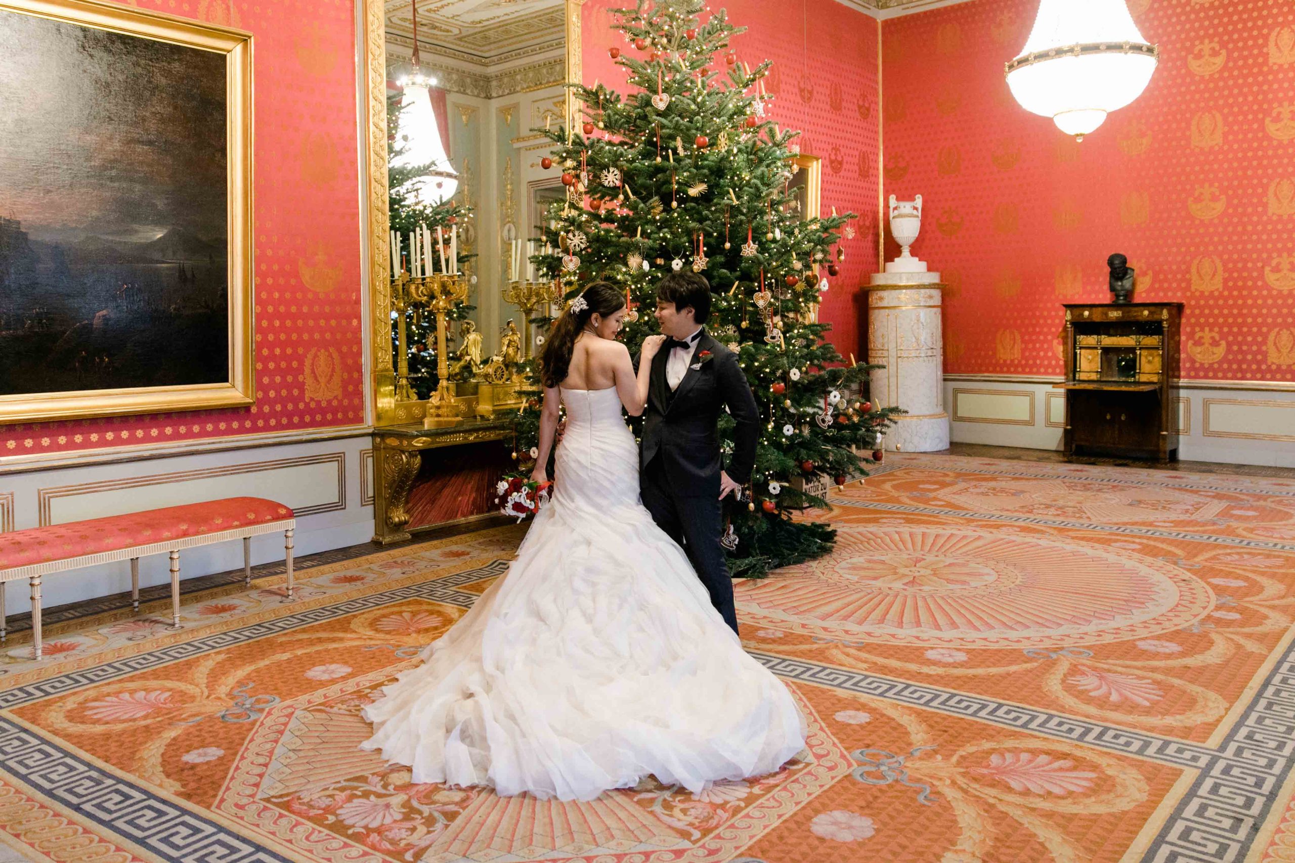 Prinzessinnen Boho Hochzeit Albertina heiraten Wien Hochzeitsfotograf Hochzeit in der Albertina Weihnachstsgeschenk Weihnachten Geschenk Paarshooting Verliebte