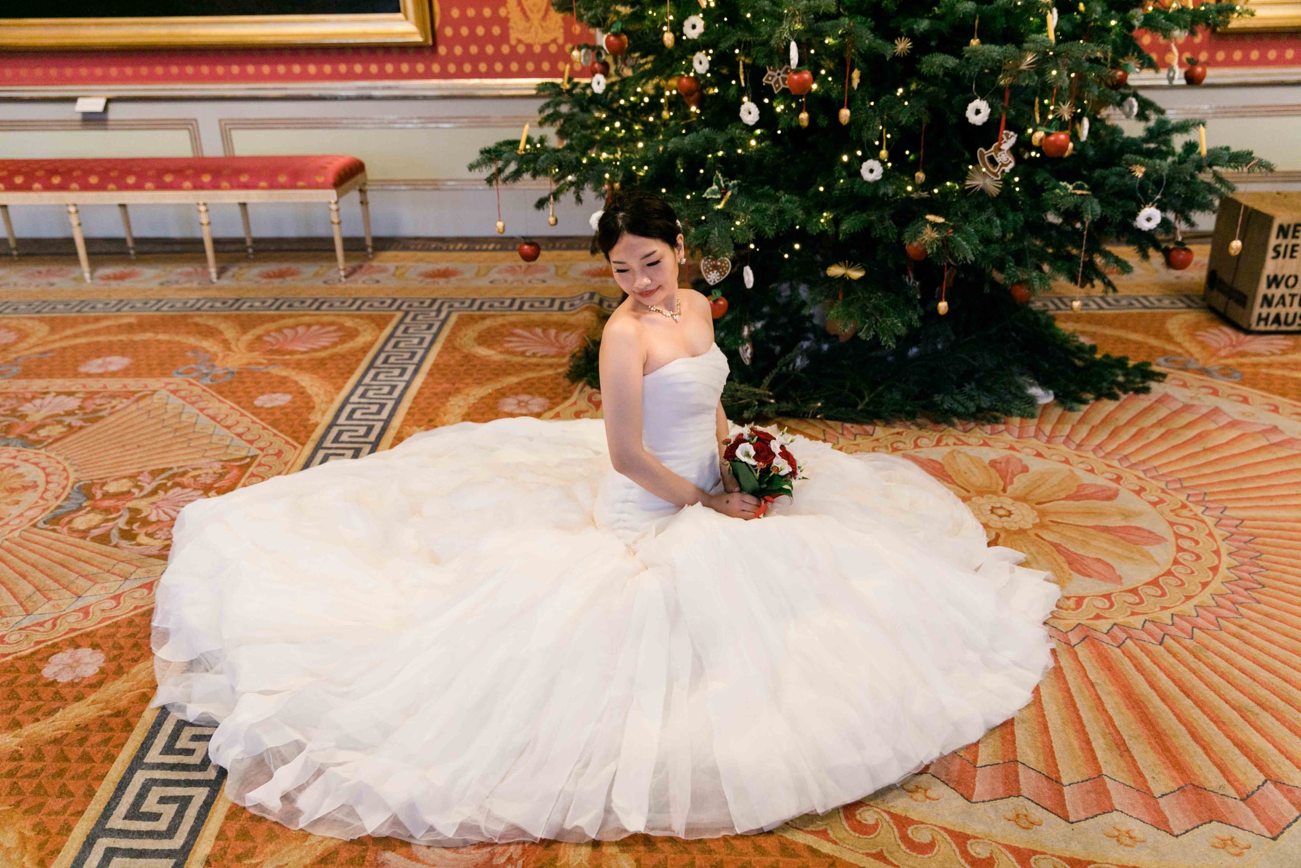 Prinzessinnen Boho Hochzeit Albertina heiraten Wien Hochzeitsfotograf Hochzeit in der Albertina Weihnachstsgeschenk Weihnachten Geschenk Paarshooting Verliebte