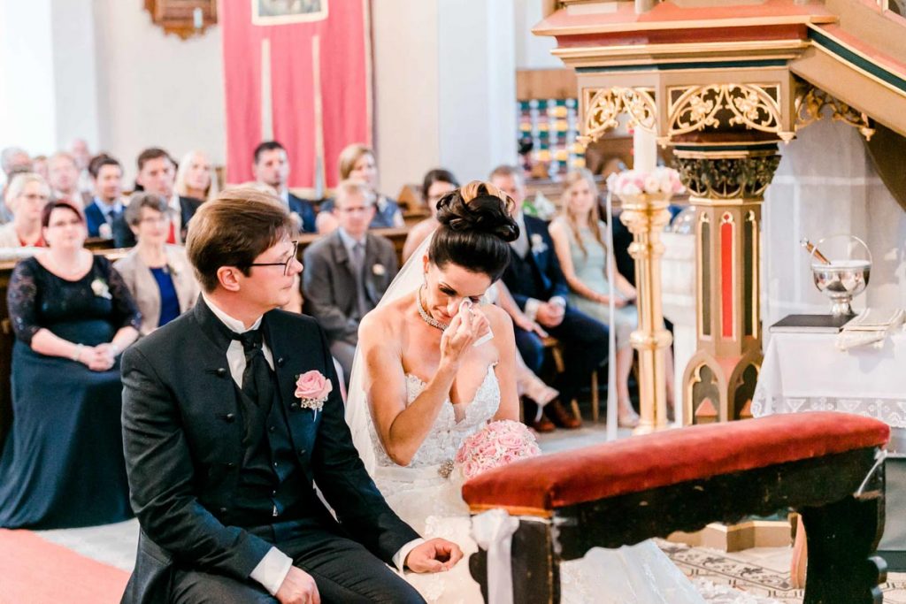 Kirchliche Hochzeit vor der Hochzeitsfeier in der Hochzeitslocation Fontana Hochzeitsfotograf Niederösterreich Hochzeitsfotograf Wien Mödling