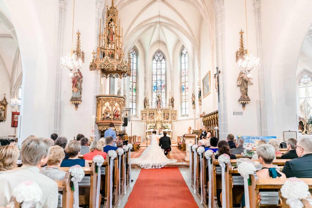 Kirchliche Hochzeit vor der Hochzeitsfeier in der Hochzeitslocation Fontana Hochzeitsfotograf Niederösterreich Hochzeitsfotograf Wien Mödling
