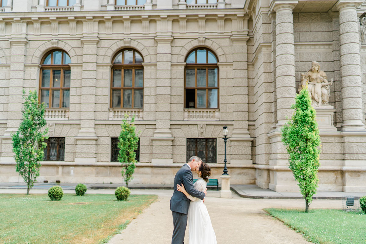 standesamtlich heiraten in Wien Hochzeit naturhistorisches Museum heiraten Wien Innenstadt paarfotos