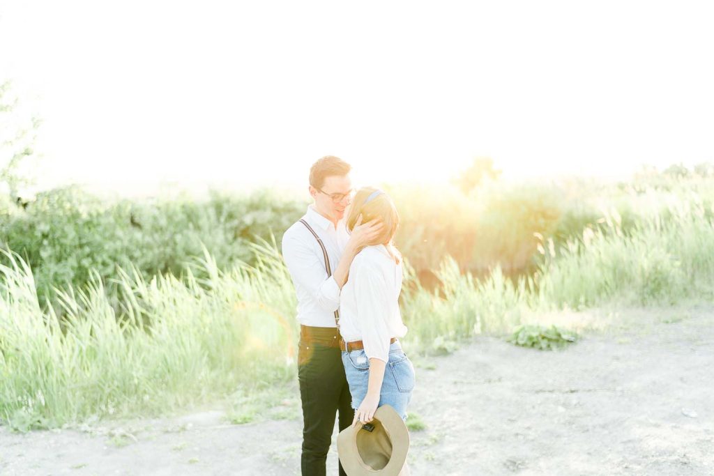 Verlobungsfotos im Grünen Verlobungsfotos in der Natur Verlobungsfotos Wien Hochzeitsfotograf Wien Hochzeitsfotos Paarfotos Wien Paarfotograf Paarfotoshooting