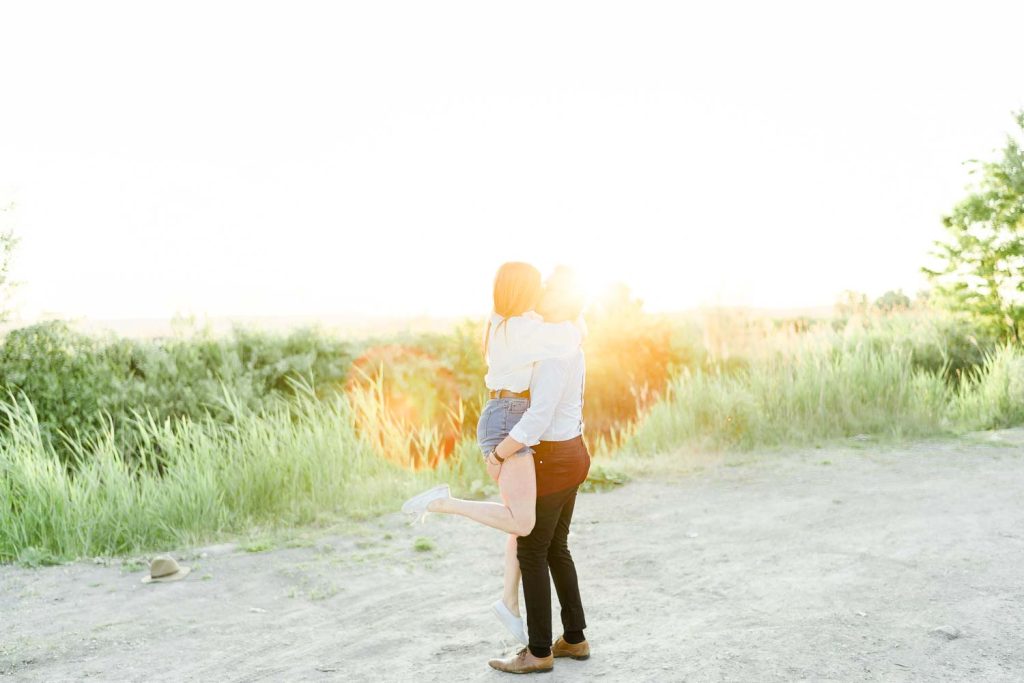 Verlobungsfotos im Grünen Verlobungsfotos in der Natur Verlobungsfotos Wien Hochzeitsfotograf Wien Hochzeitsfotos Paarfotos Wien Paarfotograf Paarfotoshooting