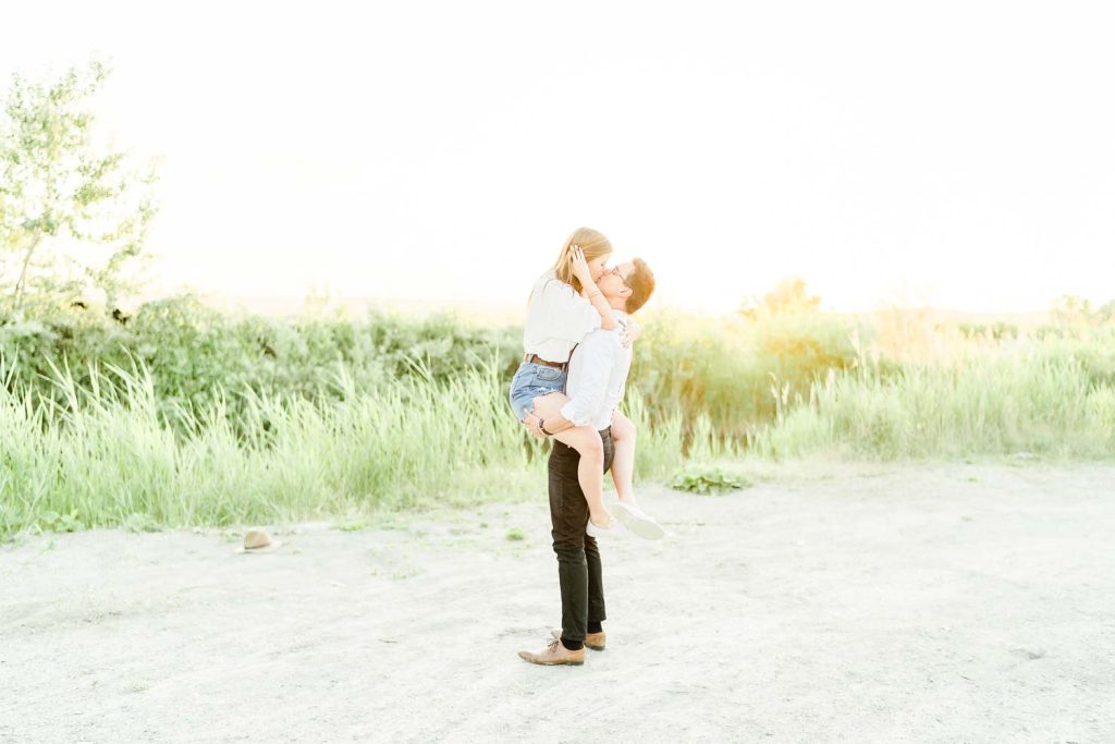 Verlobungsfotos im Grünen Verlobungsfotos in der Natur Verlobungsfotos Wien Hochzeitsfotograf Wien Hochzeitsfotos Paarfotos Wien Paarfotograf Paarfotoshooting