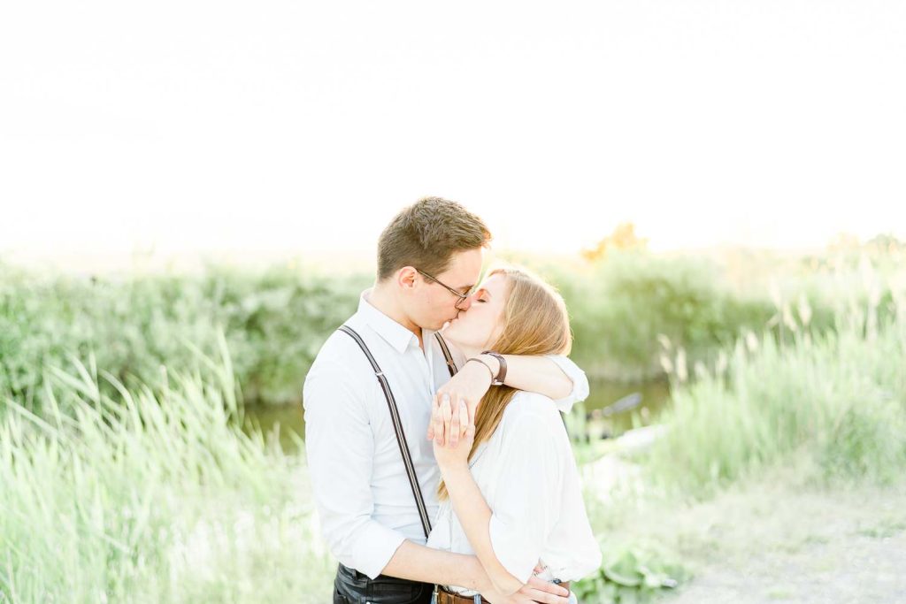 Verlobungsfotos im Grünen Verlobungsfotos in der Natur Verlobungsfotos Wien Hochzeitsfotograf Wien Hochzeitsfotos Paarfotos Wien Paarfotograf Paarfotoshooting