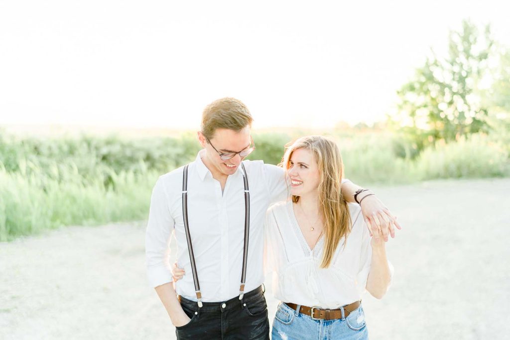 Verlobungsfotos im Grünen Verlobungsfotos in der Natur Verlobungsfotos Wien Hochzeitsfotograf Wien Hochzeitsfotos Paarfotos Wien Paarfotograf Paarfotoshooting