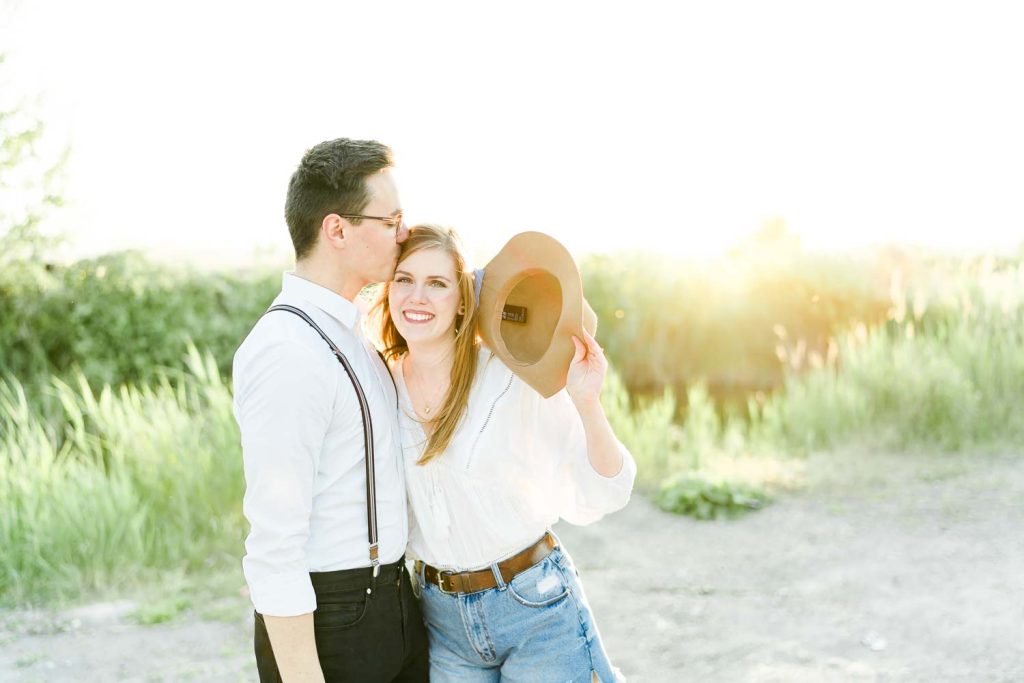 Verlobungsfotos im Grünen Verlobungsfotos in der Natur Verlobungsfotos Wien Hochzeitsfotograf Wien Hochzeitsfotos Paarfotos Wien Paarfotograf Paarfotoshooting