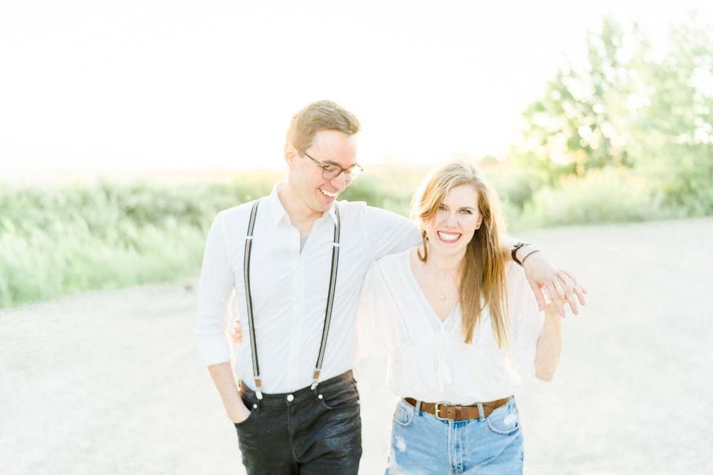 Verlobungsfotos im Grünen Verlobungsfotos in der Natur Verlobungsfotos Wien Hochzeitsfotograf Wien Hochzeitsfotos Paarfotos Wien Paarfotograf Paarfotoshooting