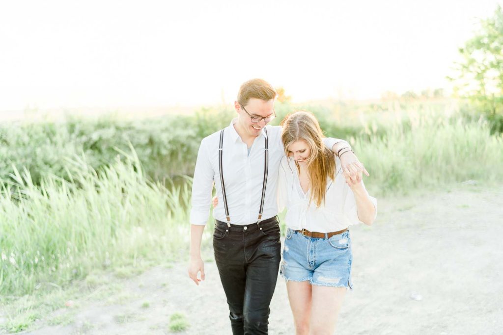 Verlobungsfotos im Grünen Verlobungsfotos in der Natur Verlobungsfotos Wien Hochzeitsfotograf Wien Hochzeitsfotos Paarfotos Wien Paarfotograf Paarfotoshooting