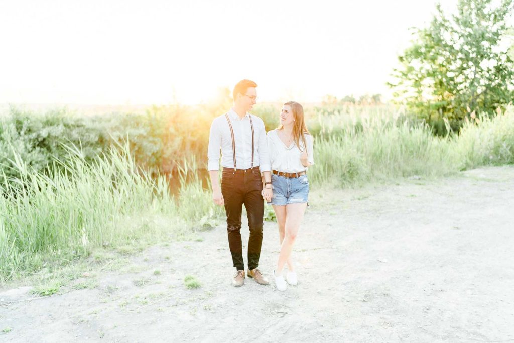 Verlobungsfotos im Grünen Verlobungsfotos in der Natur Verlobungsfotos Wien Hochzeitsfotograf Wien Hochzeitsfotos Paarfotos Wien Paarfotograf Paarfotoshooting