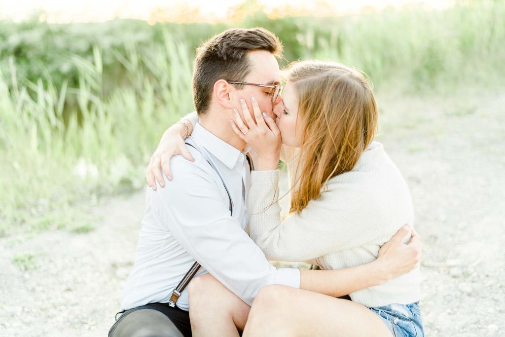 Verlobungsfotos im Grünen Verlobungsfotos in der Natur Verlobungsfotos Wien Hochzeitsfotograf Wien Hochzeitsfotos Paarfotos Wien Paarfotograf Paarfotoshooting