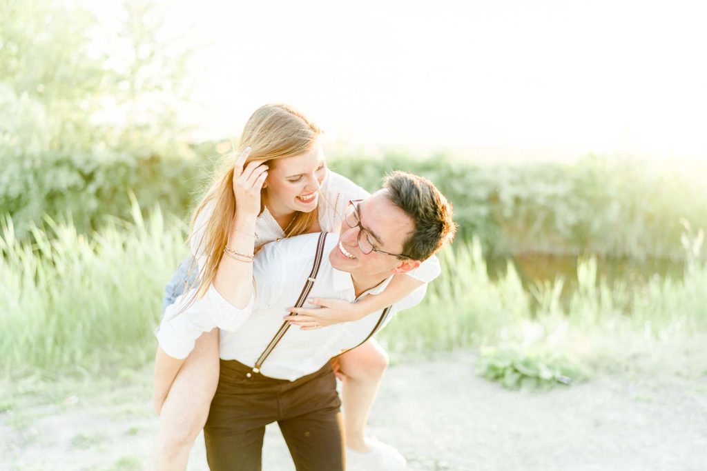 Verlobungsfotos im Grünen Verlobungsfotos in der Natur Verlobungsfotos Wien Hochzeitsfotograf Wien Hochzeitsfotos Paarfotos Wien Paarfotograf Paarfotoshooting