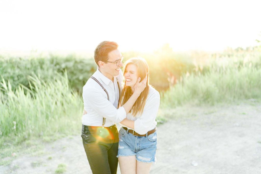 Verlobungsfotos im Grünen Verlobungsfotos in der Natur Verlobungsfotos Wien Hochzeitsfotograf Wien Hochzeitsfotos Paarfotos Wien Paarfotograf Paarfotoshooting