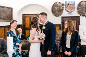 standesamtlich heiraten in Wien Hochzeit Wachau Standesamt heiraten Rathaus Dürnstein paarfotos