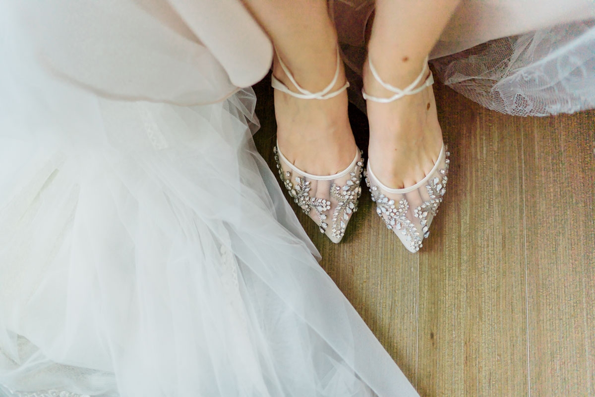 heiraten Refugium Hochstrass Hochzeit im Freien heiraten standesamtliche Trauung Zeremonie greenery Hochzeit Brautpaarfotos Wald Rauchbomben Brautportrait Getting Ready