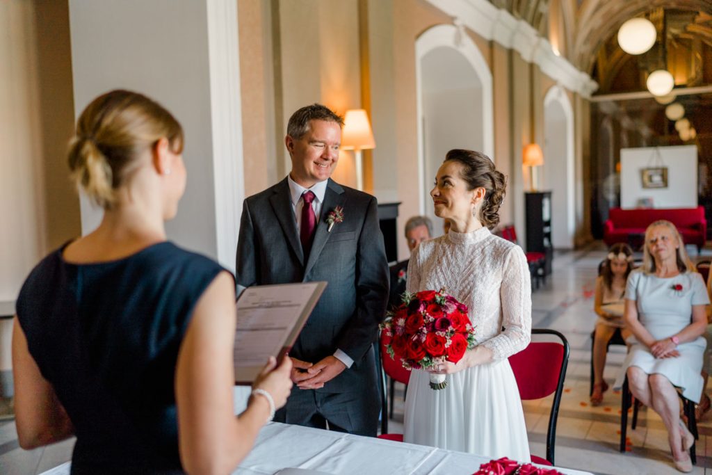 Denise Kerstin Hochzeitsfotograf Wien Hochzeitsfotos heiraten kunsthistorisches museum Hochzeit wien innenstadt regenbogenparade