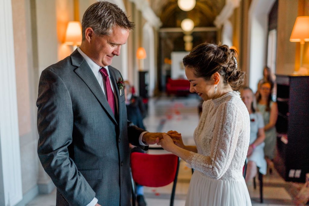 Denise Kerstin Hochzeitsfotograf Wien Hochzeitsfotos heiraten kunsthistorisches museum Hochzeit wien innenstadt regenbogenparade