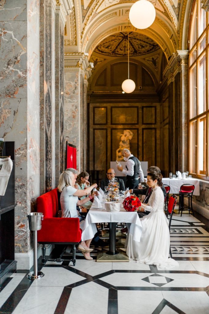 Denise Kerstin Hochzeitsfotograf Wien Hochzeitsfotos heiraten kunsthistorisches museum Hochzeit wien innenstadt regenbogenparade