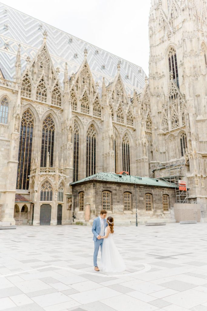 After Wedding in der Wiener Innenstadt Wien Spaziergang Paarfotos in Wien Pärchenfotos in der Wiener Innenstadt