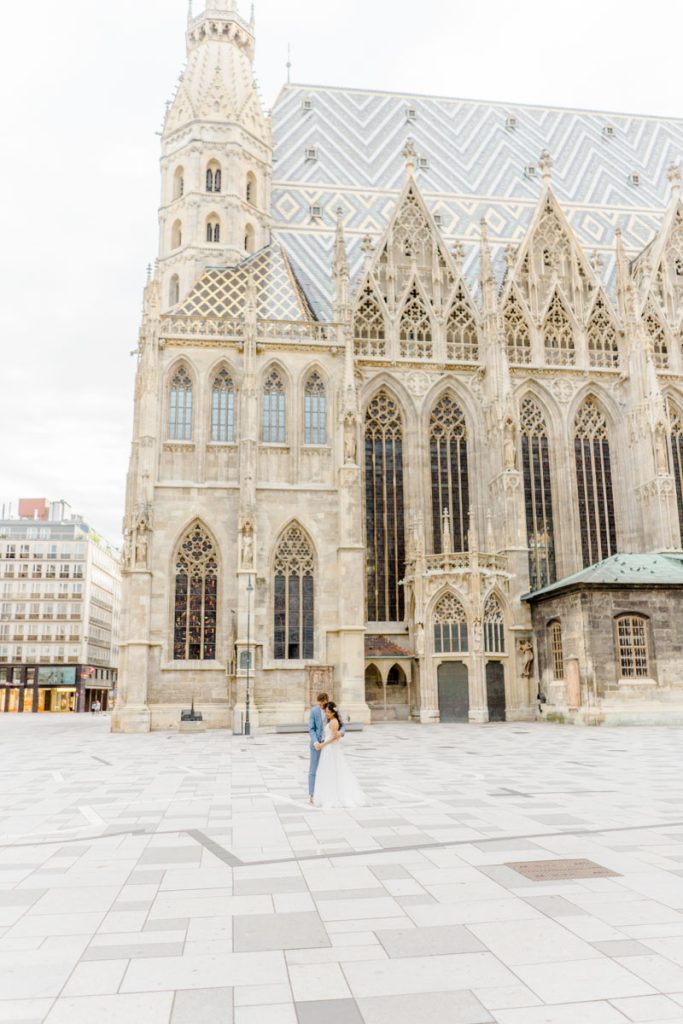 After Wedding in der Wiener Innenstadt Wien Spaziergang Paarfotos in Wien Pärchenfotos in der Wiener Innenstadt