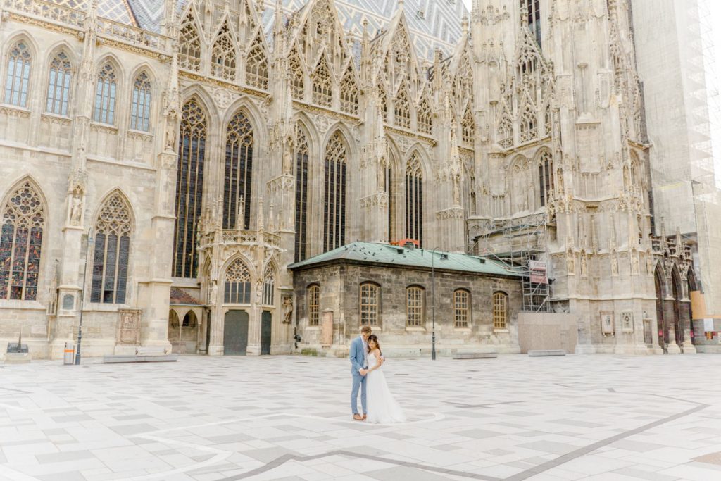 After Wedding in der Wiener Innenstadt Wien Spaziergang Paarfotos in Wien Pärchenfotos in der Wiener Innenstadt