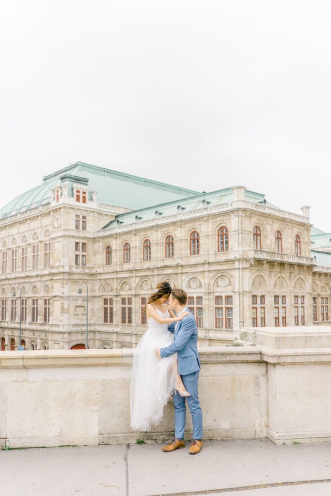 After Wedding in der Wiener Innenstadt Wien Spaziergang Paarfotos in Wien Pärchenfotos in der Wiener Innenstadt