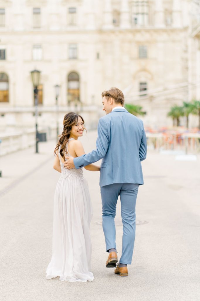 After Wedding in der Wiener Innenstadt Wien Spaziergang Paarfotos in Wien Pärchenfotos in der Wiener Innenstadt