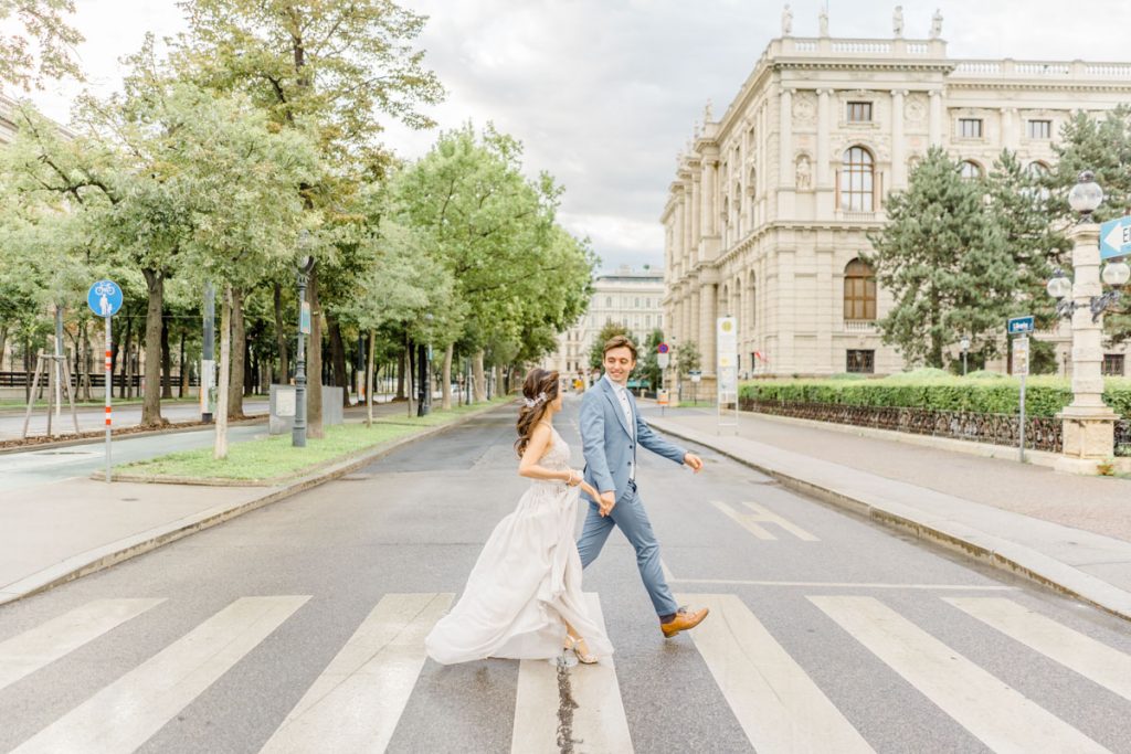 After Wedding in der Wiener Innenstadt Wien Spaziergang Paarfotos in Wien Pärchenfotos in der Wiener Innenstadt