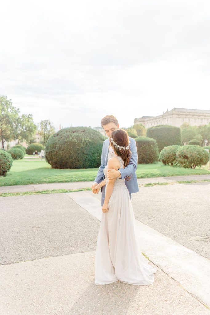 After Wedding in der Wiener Innenstadt Wien Spaziergang Paarfotos in Wien Pärchenfotos in der Wiener Innenstadt