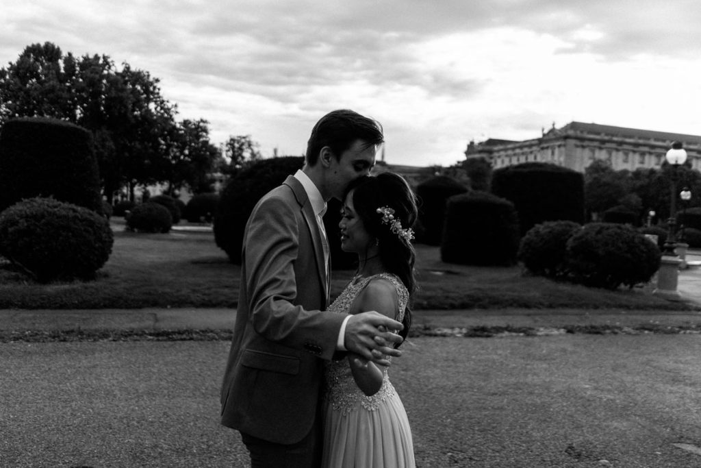 After Wedding in der Wiener Innenstadt Wien Spaziergang Paarfotos in Wien Pärchenfotos in der Wiener Innenstadt