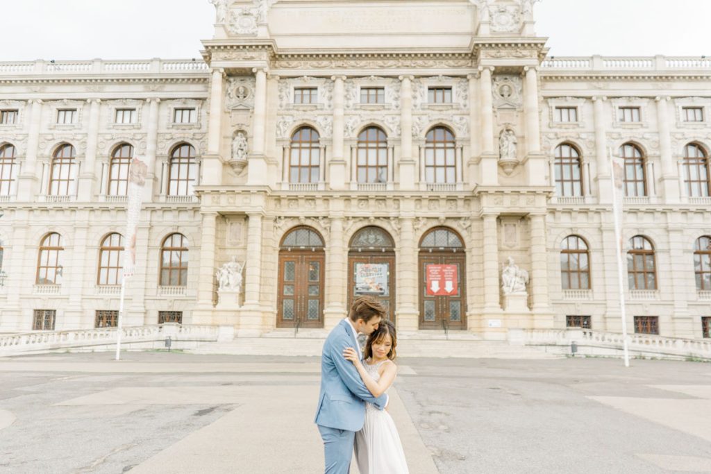 After Wedding in der Wiener Innenstadt Wien Spaziergang Paarfotos in Wien Pärchenfotos in der Wiener Innenstadt