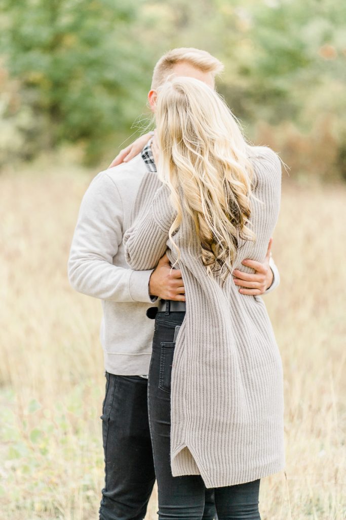 Pärchen Fotos in der Lobau Verlobungsfotos in der Natur Verlobungsfotos Wien Hochzeitsfotograf Wien Hochzeitsfotos Paarfotos Wien Paarfotograf Paarfotoshooting