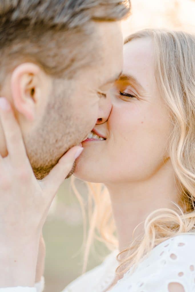 Frühlingshochzeit Paarfotos Wachau Marillenblüte Brautpaarshooting