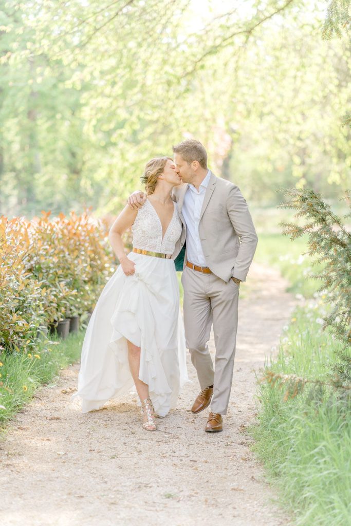 DeniseKerstin Wien Hochzeitsfotograf Schloss Schönau heiraten schlosshochzeit hochzeitslocation-wien hochzeitslocation niederösterreich Schloss heiraten am See Teich Brauttisch Hochzeitsbogen Florist Naturwerk