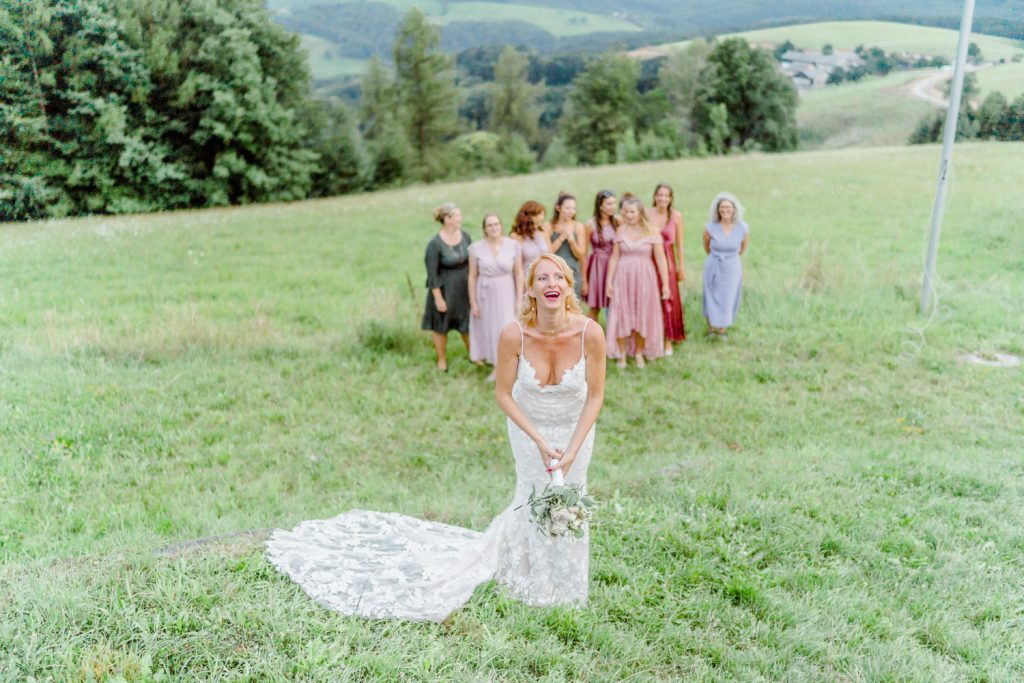 Berghochzeit heiraten st.pölten im freien heiraten outdoorhocht outdoorwedding Wienhochzeit Gartenhochzeit Wien Ötscher Tradition Brautstrauß werfen
