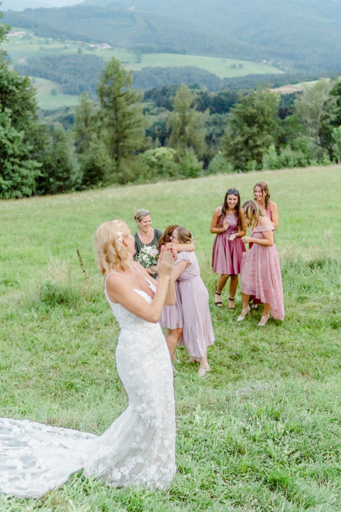 Berghochzeit heiraten st.pölten im freien heiraten outdoorhocht outdoorwedding Wienhochzeit Gartenhochzeit Wien Ötscher Tradition Brautstrauß werfen