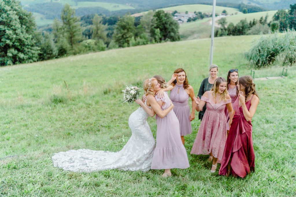 Berghochzeit heiraten st.pölten im freien heiraten outdoorhocht outdoorwedding Wienhochzeit Gartenhochzeit Wien Ötscher Tradition Brautstrauß werfen