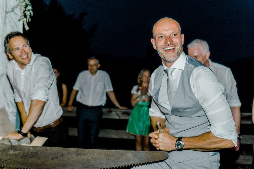 Berghochzeit heiraten st.pölten im freien heiraten outdoorhocht outdoorwedding Wienhochzeit Gartenhochzeit Wien Ötscher Tradition baum schneiden