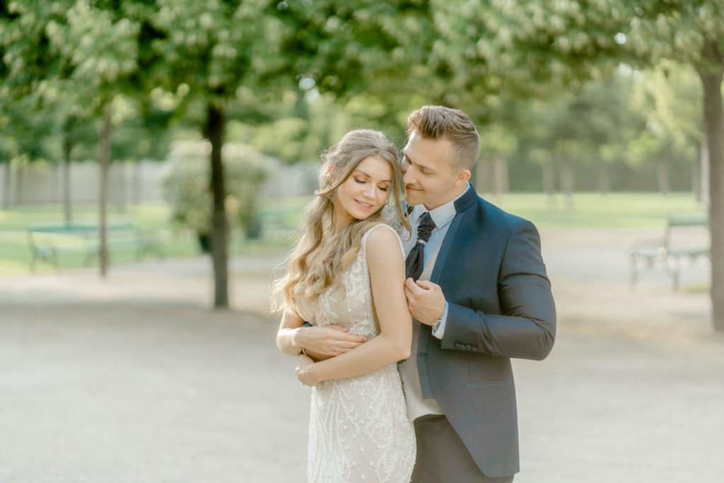 Schloss Belvedere heiraten Hochzeit Schlosshochzeit Fine-Art Hochzeit Wien elegante Hochzeit enges Brautkleid Paarfotos Brautpaarfotos