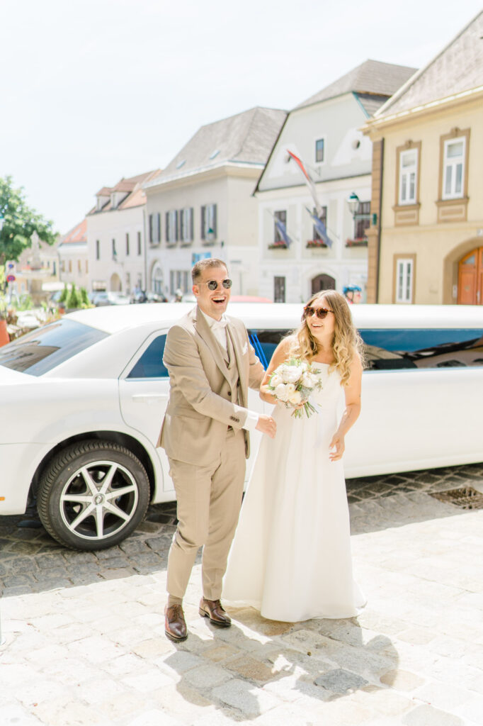 Heiraten im Rathaus Gumpoldskirchen Standesamt Fotograf standesamtliche Hochzeit schöne Standesämter Wien Umgebung und Mödling Hochzeitslimousine