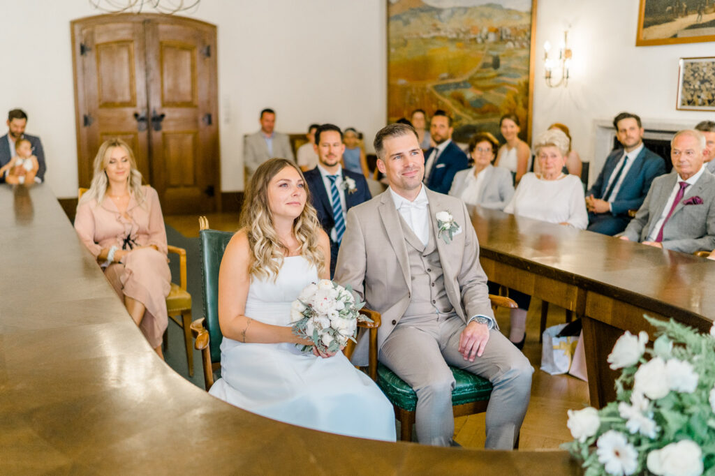 Heiraten im Rathaus Gumpoldskirchen Standesamt Fotograf standesamtliche Hochzeit schöne Standesämter Wien Umgebung und Mödling
