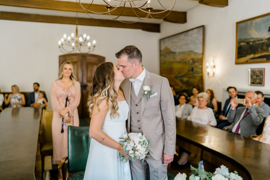Heiraten im Rathaus Gumpoldskirchen Standesamt Fotograf standesamtliche Hochzeit schöne Standesämter Wien Umgebung und Mödling