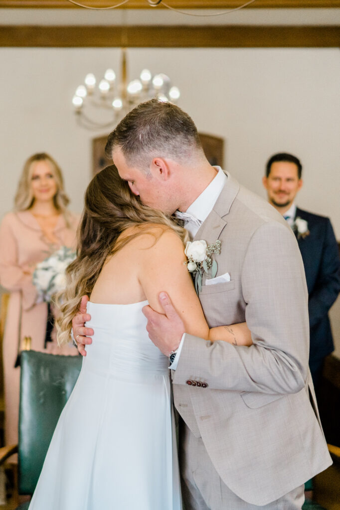 Heiraten im Rathaus Gumpoldskirchen Standesamt Fotograf standesamtliche Hochzeit schöne Standesämter Wien Umgebung und Mödling