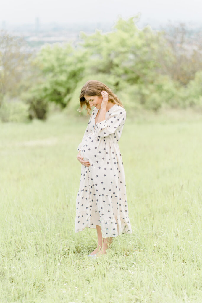 Babybauchfotos Wien in der Natur Weinberge
