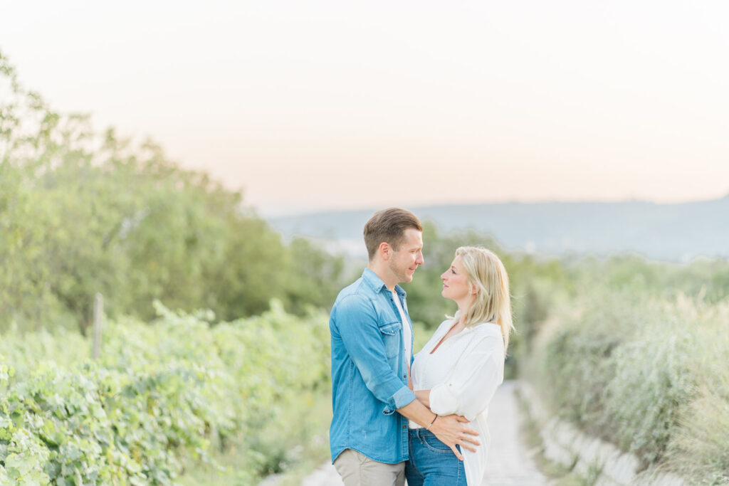Paarfoto Gutschein Weinberge Paarshooting Natur